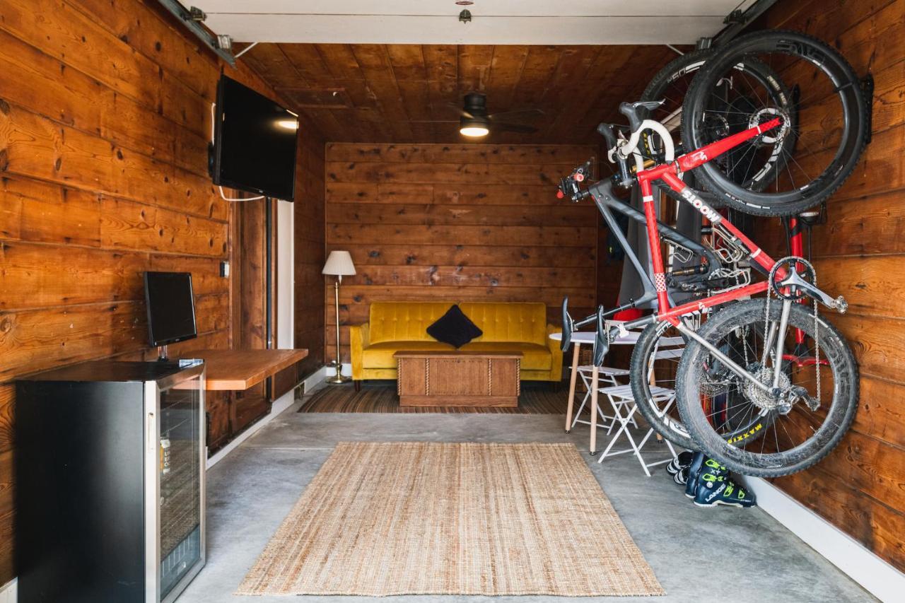 Left Coast Lodge - Pet Friendly 西斯特斯 外观 照片
