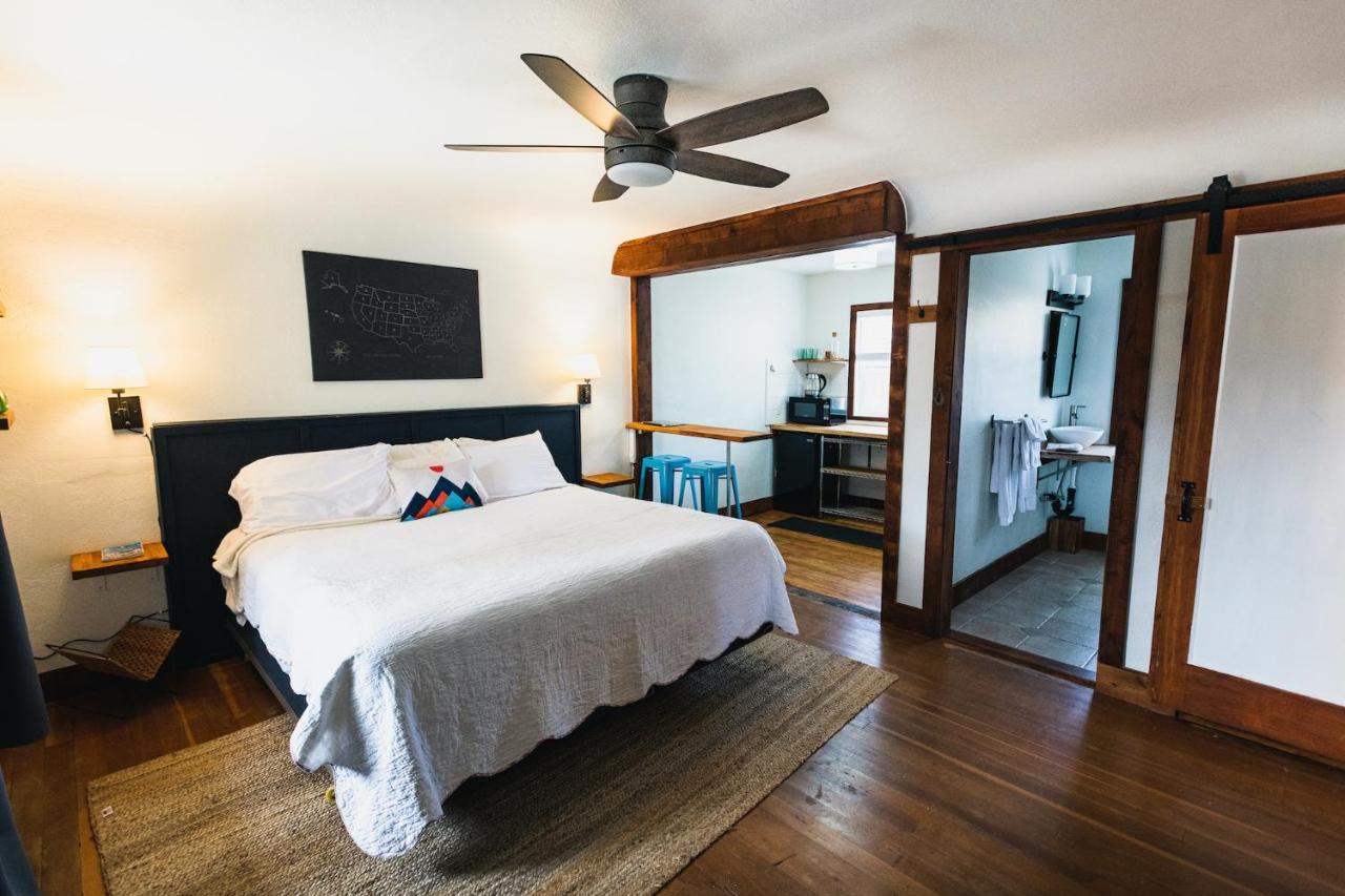 Left Coast Lodge - Pet Friendly 西斯特斯 外观 照片