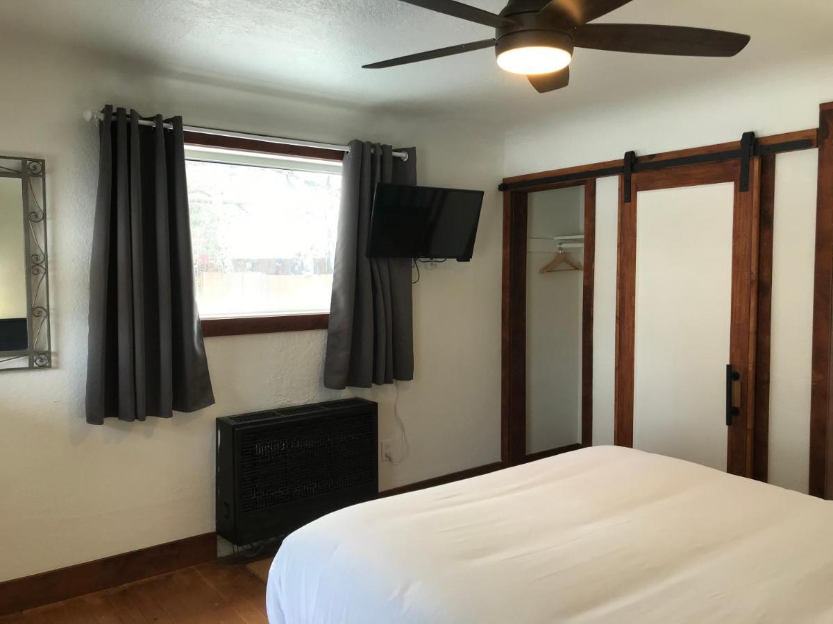 Left Coast Lodge - Pet Friendly 西斯特斯 外观 照片