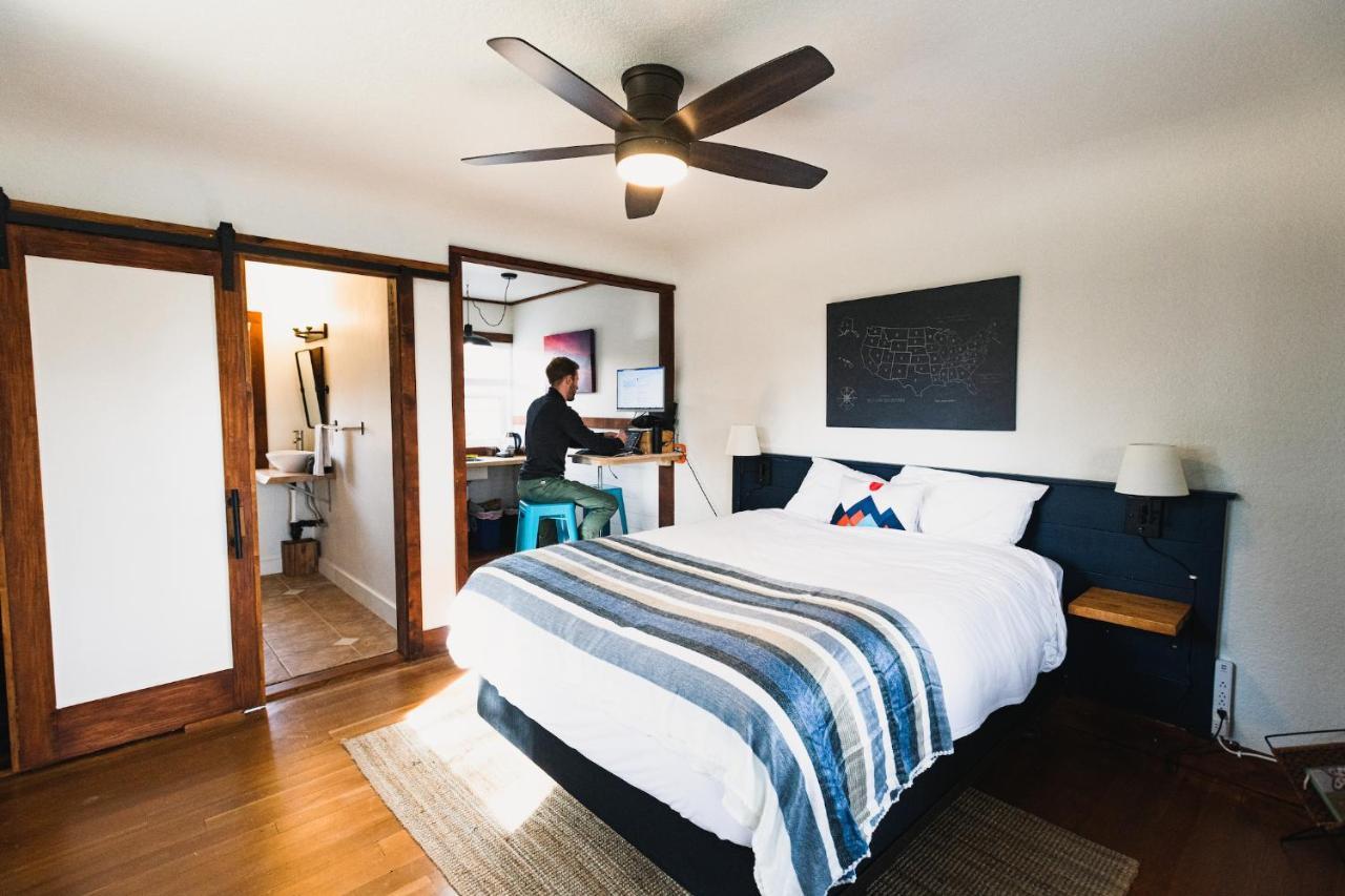 Left Coast Lodge - Pet Friendly 西斯特斯 外观 照片