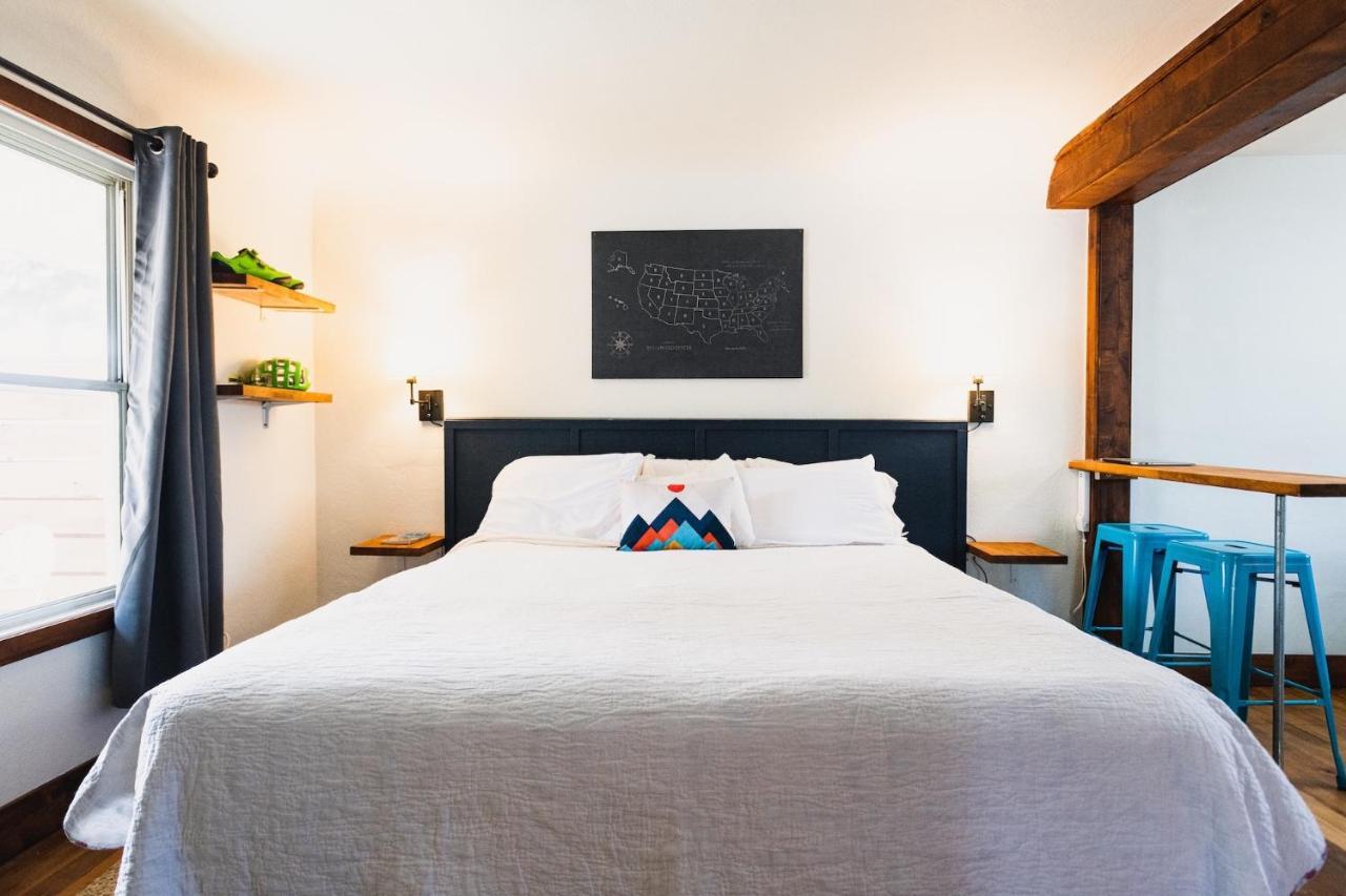 Left Coast Lodge - Pet Friendly 西斯特斯 外观 照片