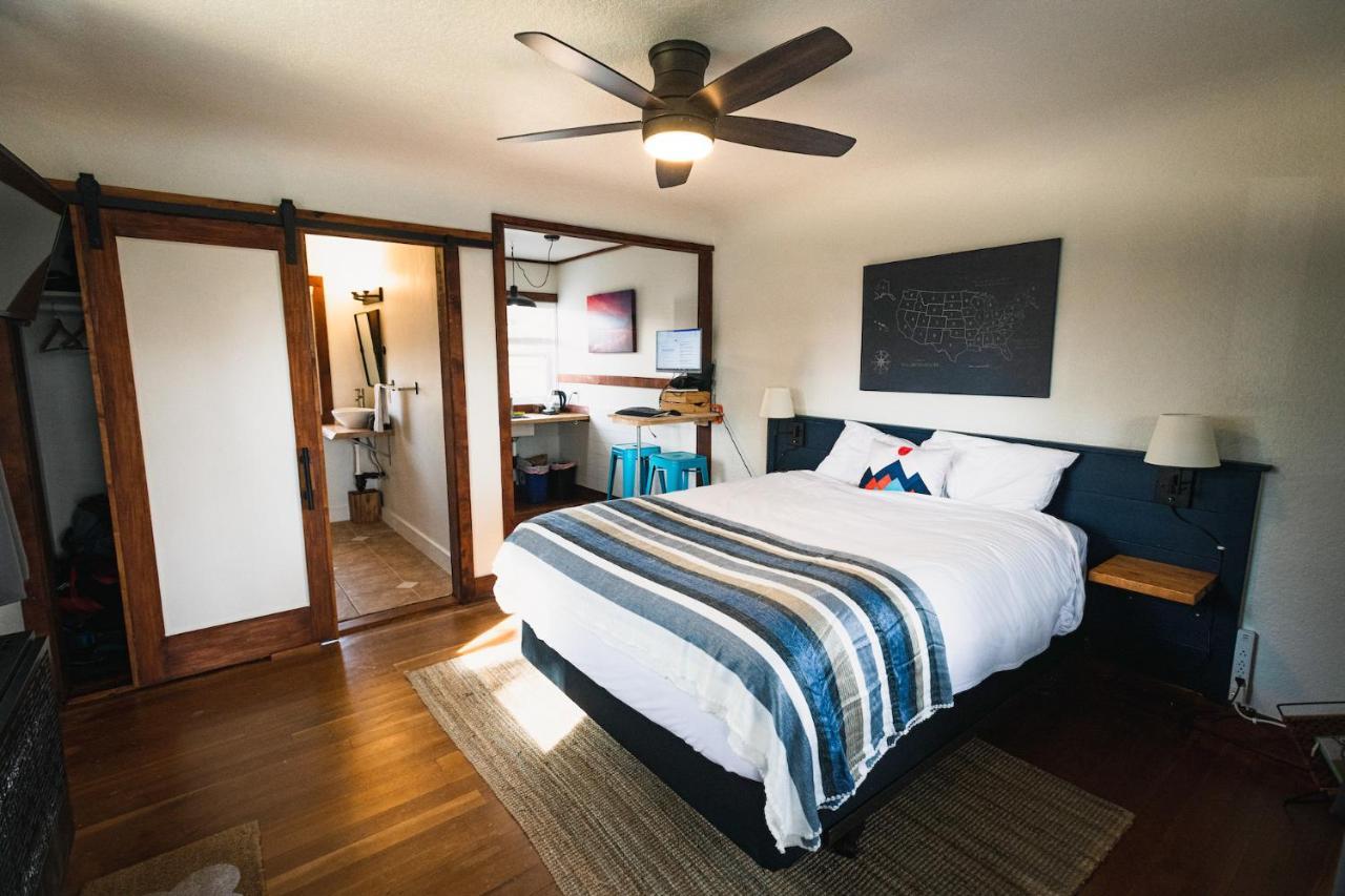 Left Coast Lodge - Pet Friendly 西斯特斯 外观 照片