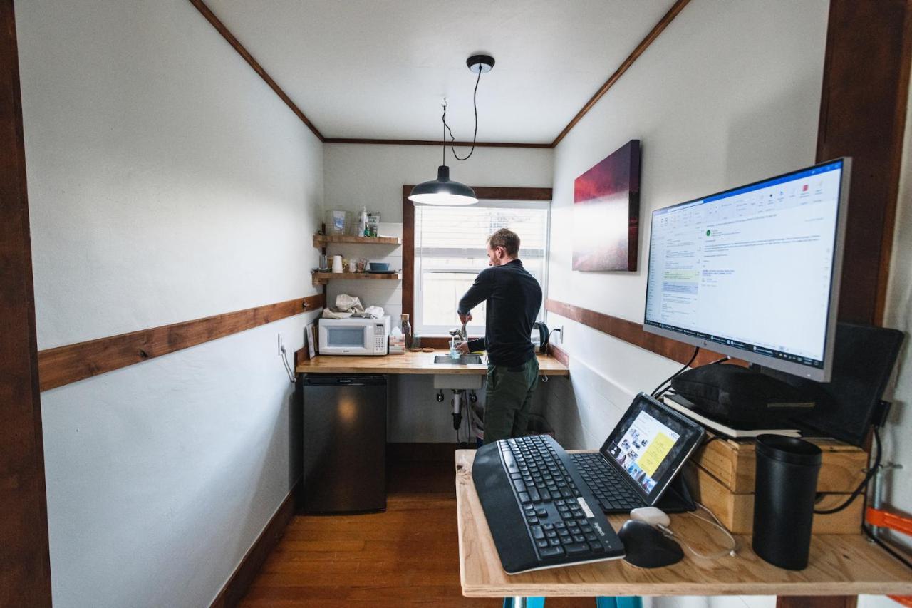 Left Coast Lodge - Pet Friendly 西斯特斯 外观 照片