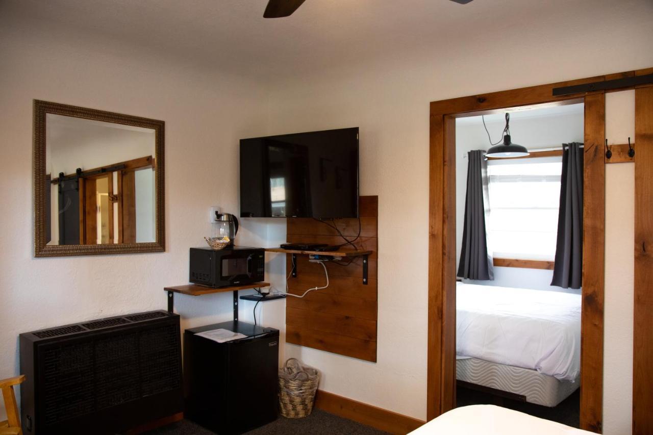 Left Coast Lodge - Pet Friendly 西斯特斯 外观 照片