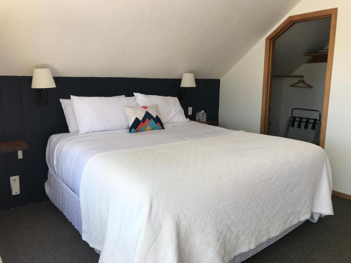 Left Coast Lodge - Pet Friendly 西斯特斯 外观 照片