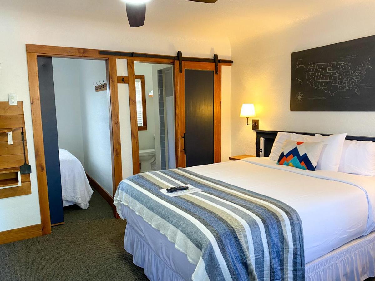 Left Coast Lodge - Pet Friendly 西斯特斯 外观 照片